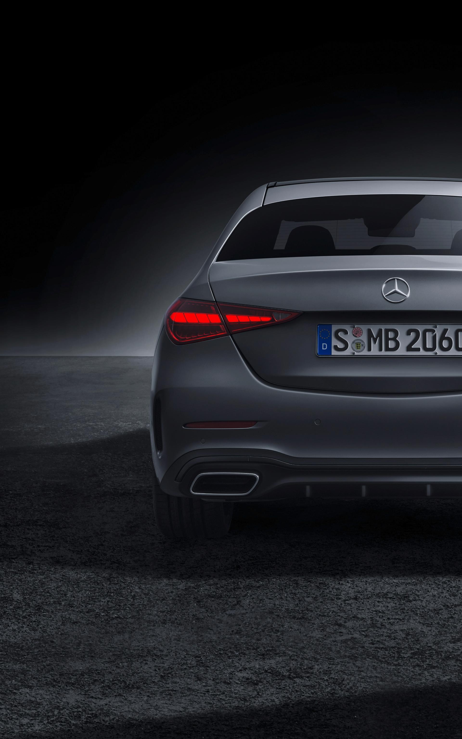 Vista trasera del Mercedes Clase C Estate destacando su diseño y luces LED.