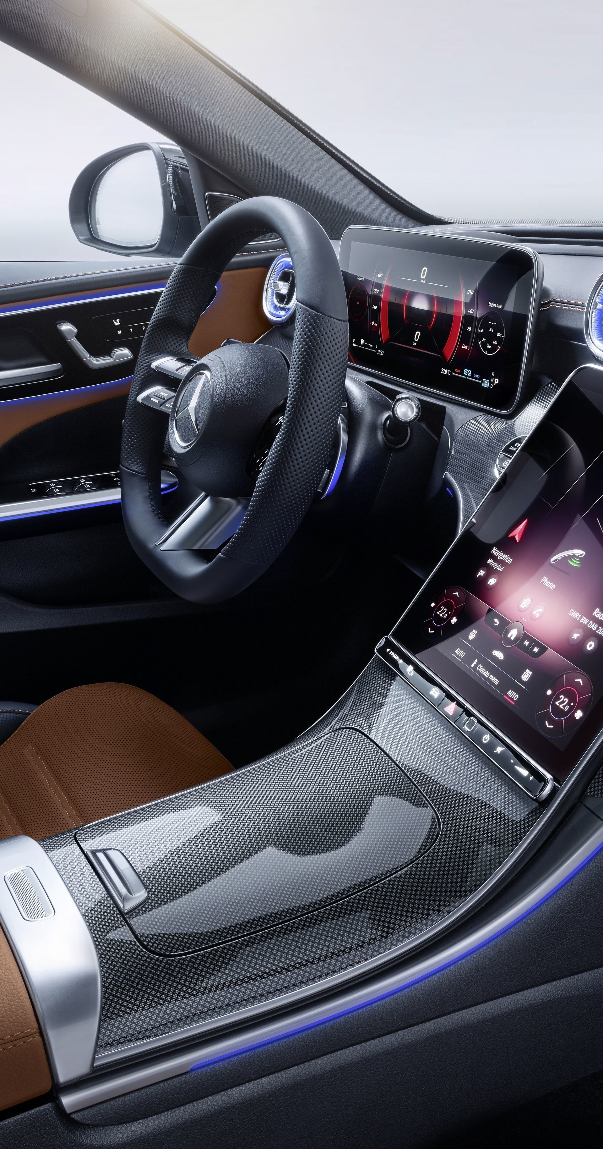 Detalle del volante y la instrumentación digital del Mercedes Clase C.