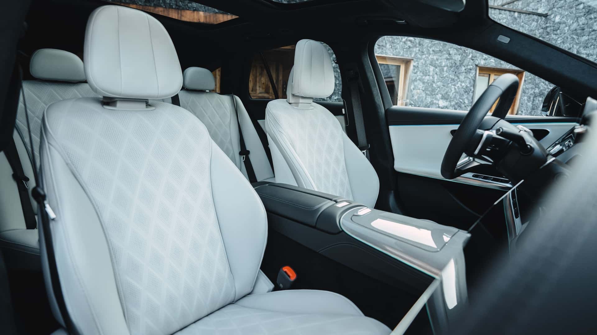 Asientos delanteros del Clase E Estate, confort y ergonomía de serie.