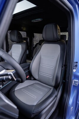 Vista del habitáculo con asientos de diseño ergonómico para confort en todo terreno. Vista del habitáculo con asientos de diseño ergonómico para confort en todo terreno.