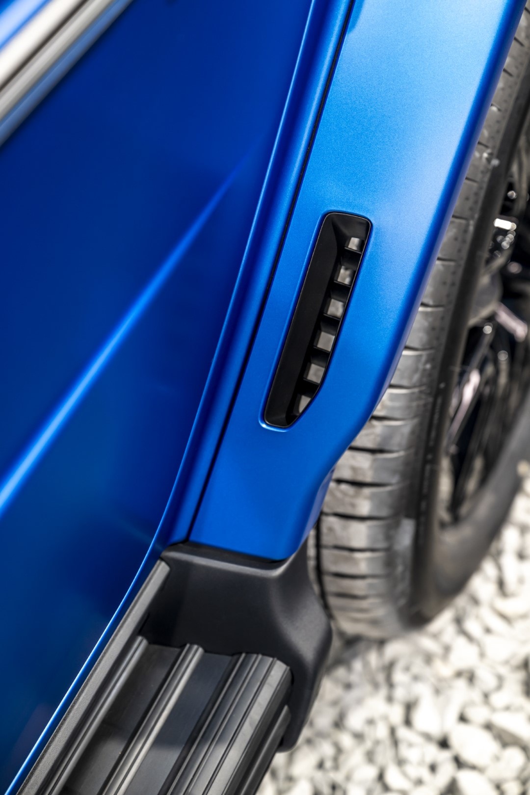 Entradas de aire laterales características en el diseño del Mercedes Clase G eléctrico.