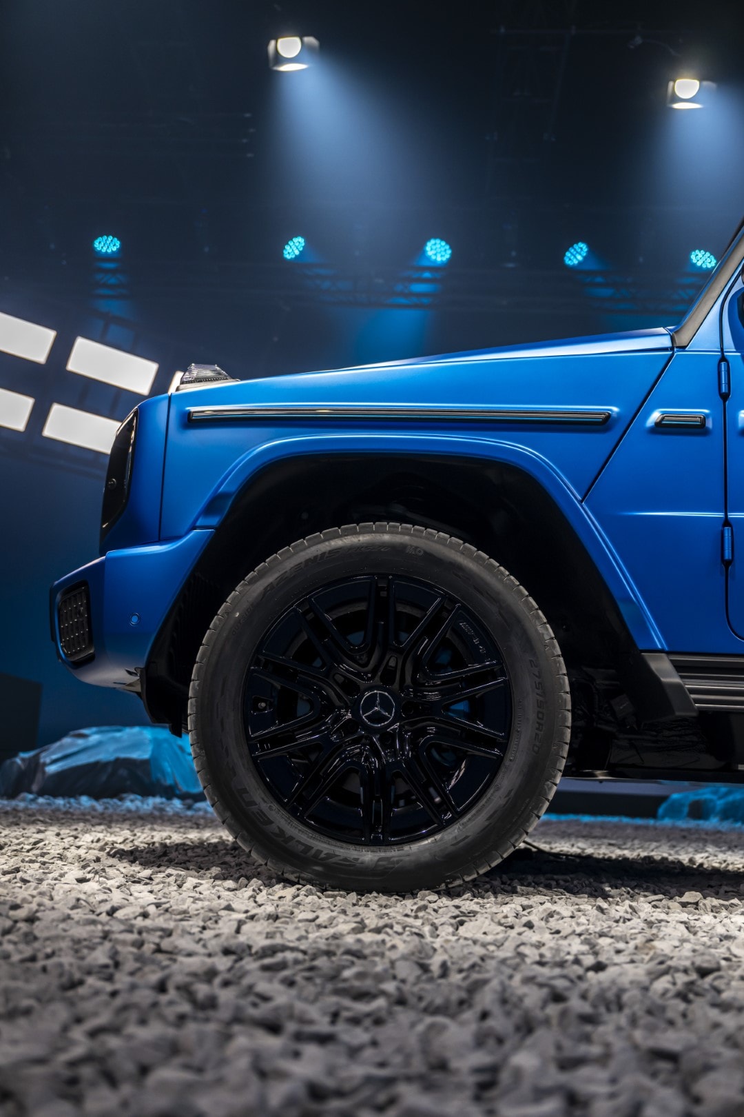 Perfil imponente del Mercedes Clase G, destacando su robustez