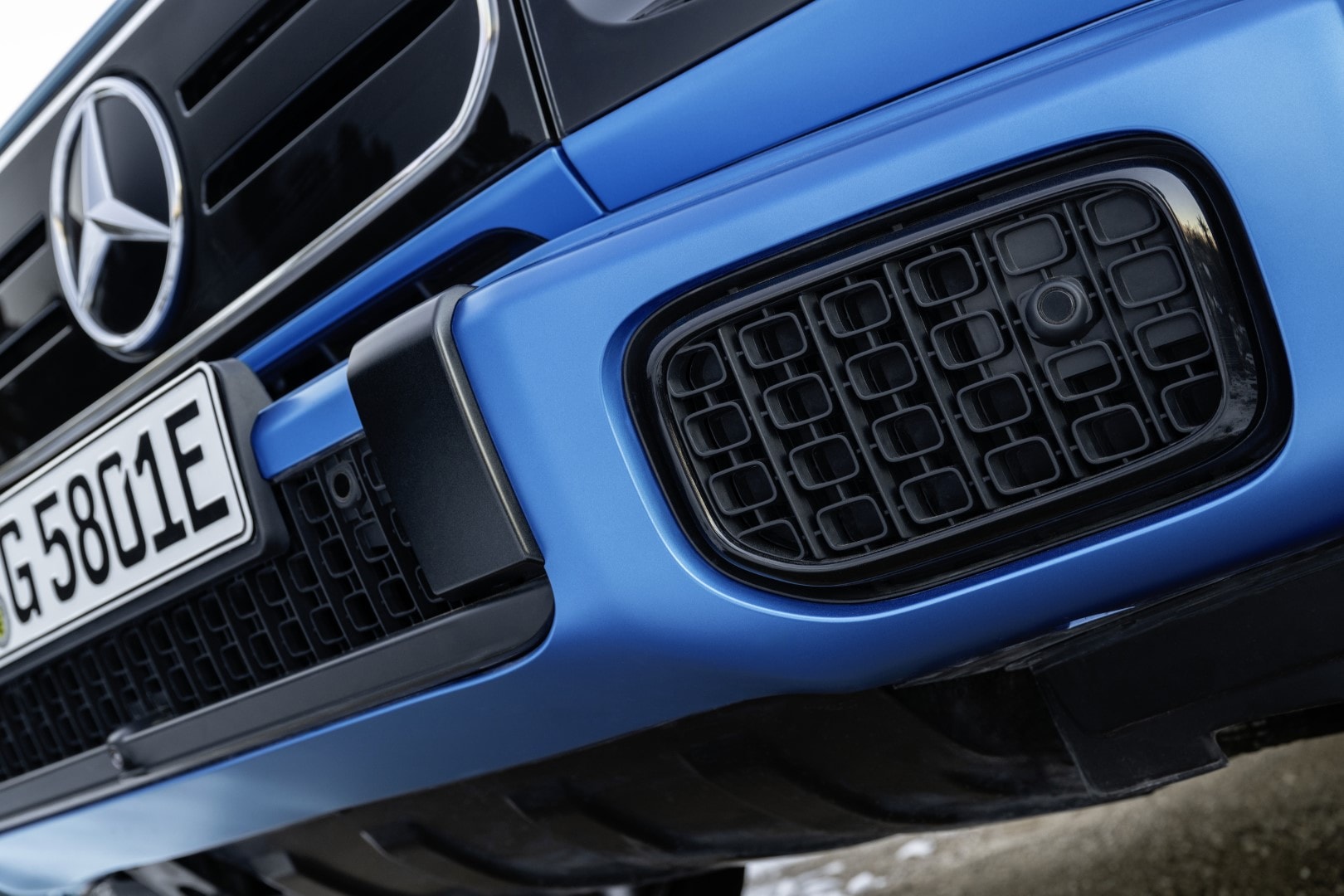 Detalle de la parrilla frontal con diseño específico del Clase G eléctrico.