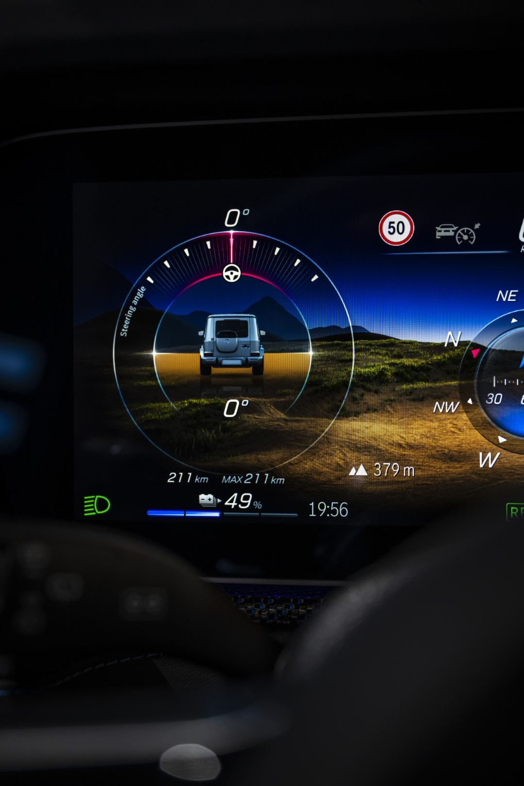 Pantalla de navegación que muestra la inclinación del vehículo en tiempo real.