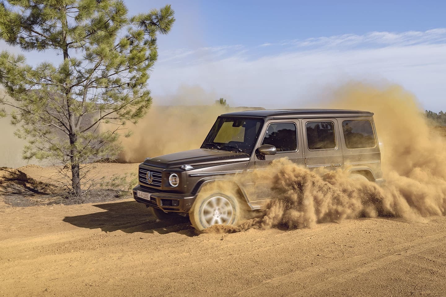 Acción en desierto, el Mercedes Clase G muestra su capacidad todoterreno.
