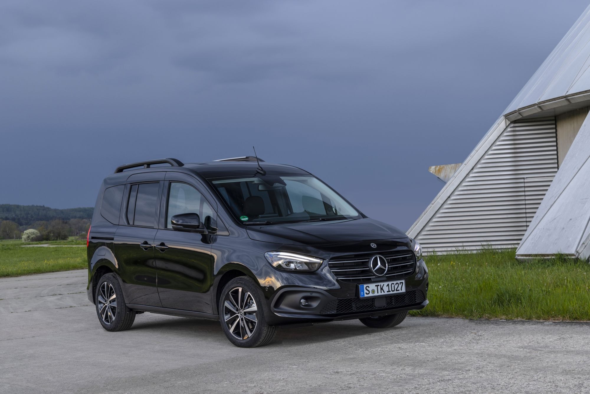 Interior del Mercedes Clase T, con un diseño intuitivo y moderno.