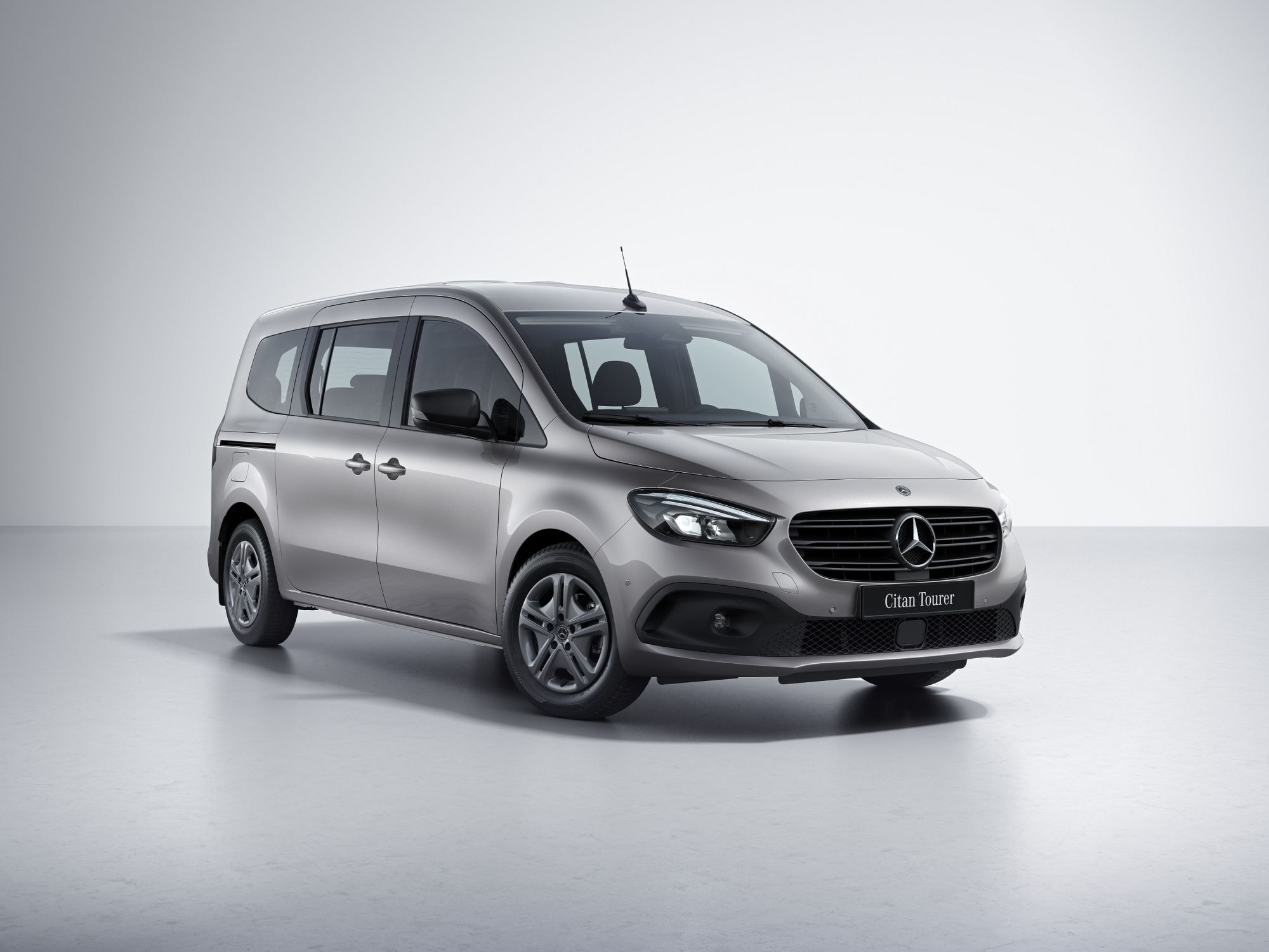 Maletero espacioso y funcional, adaptado para satisfacer diversas necesidades.