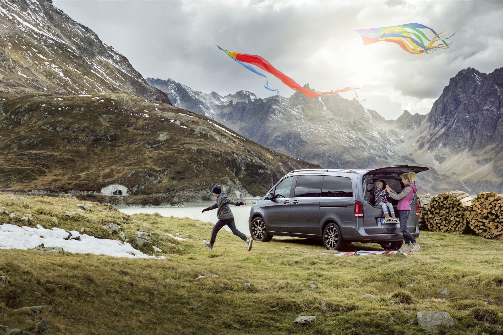 Vista trasera del Clase V resaltando su funcionalidad para actividades familiares.