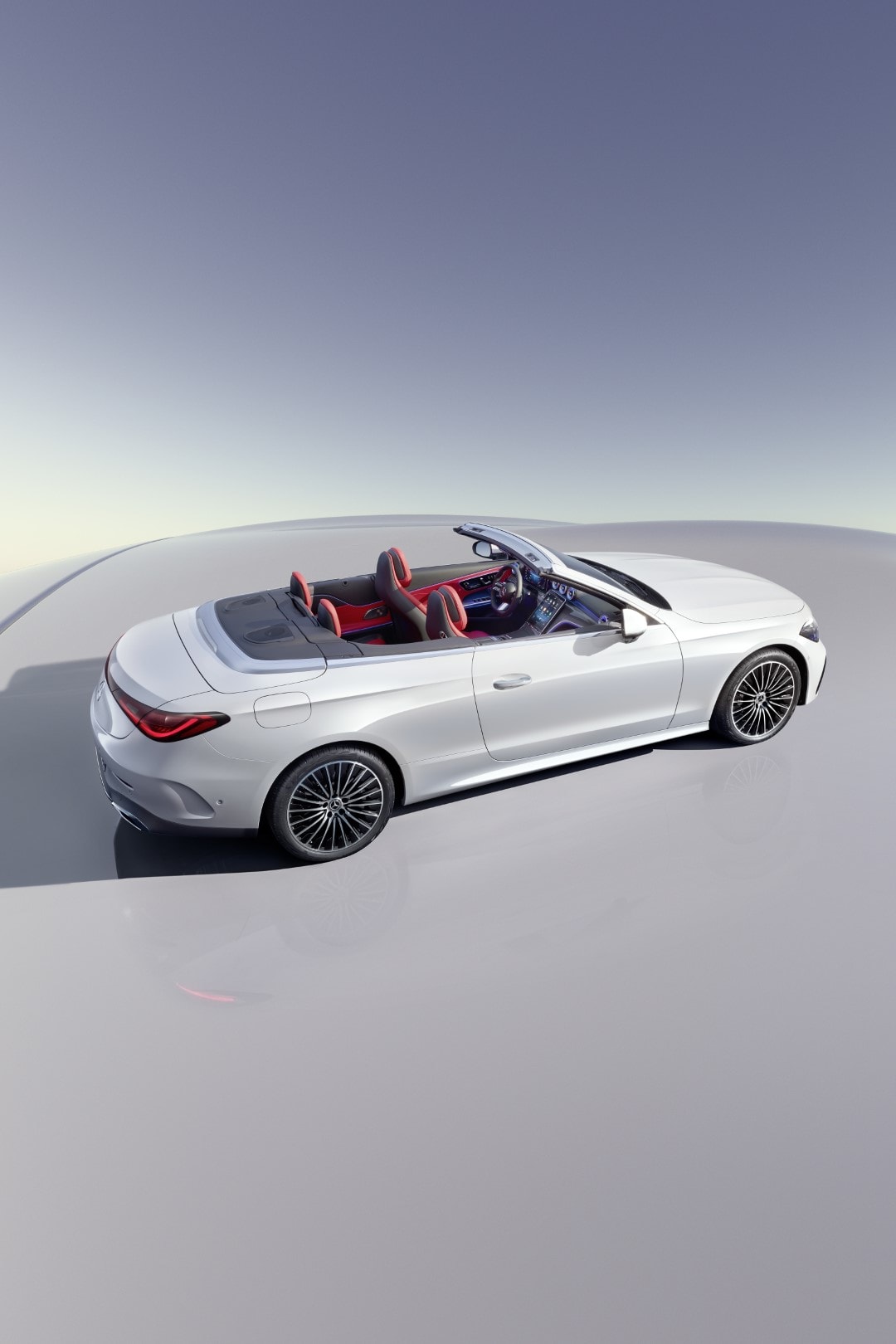 Perspectiva trasera del Mercedes CLE Cabrio, destacando su forma y proporciones.
