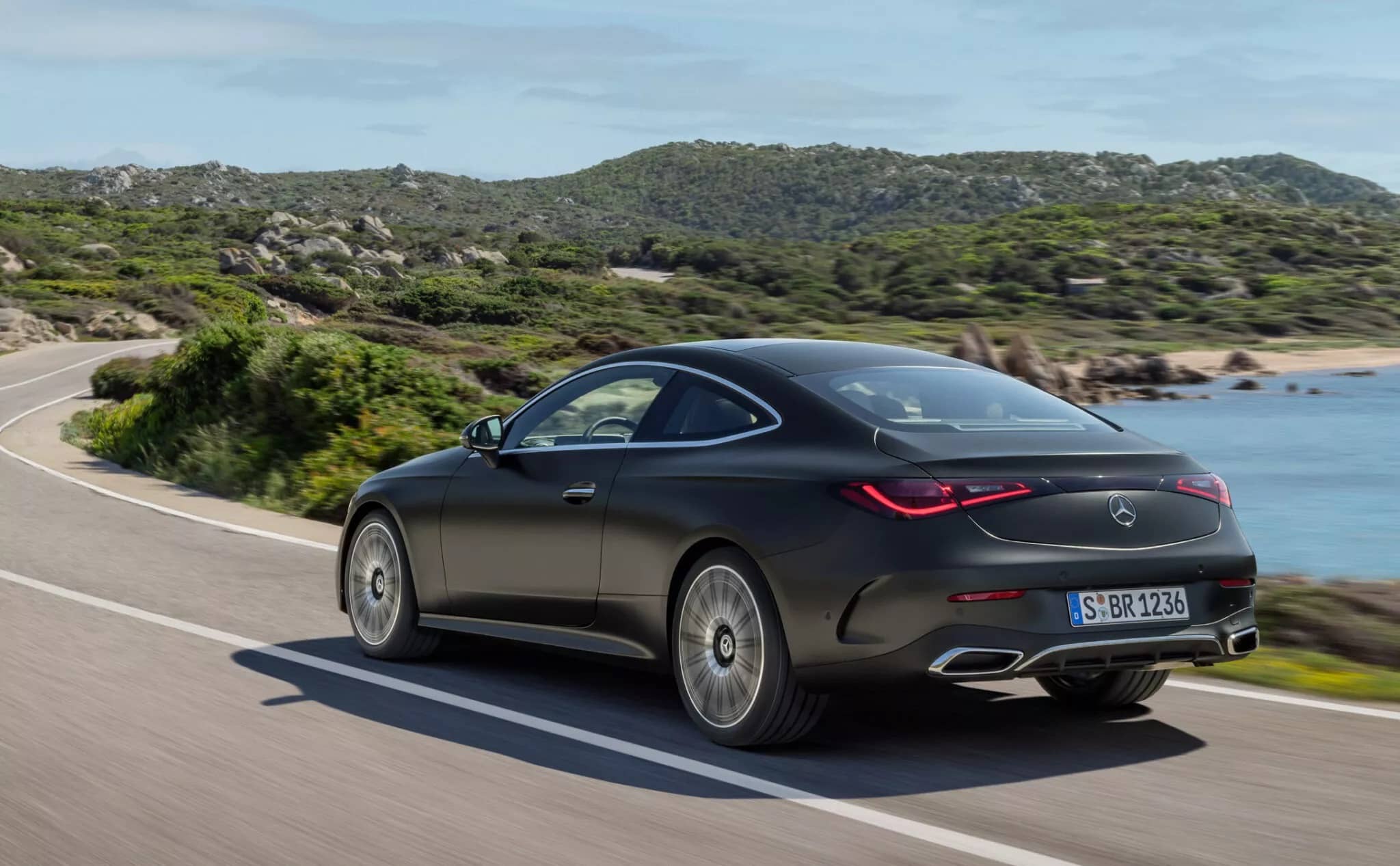 Imagen del Mercedes CLE Coupé mostrando su diseño trasero.