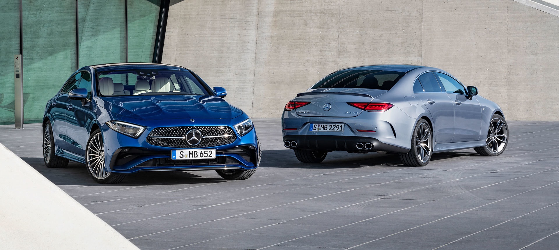 Comparativa lado a lado mostrando las variantes de diseño del Mercedes CLS