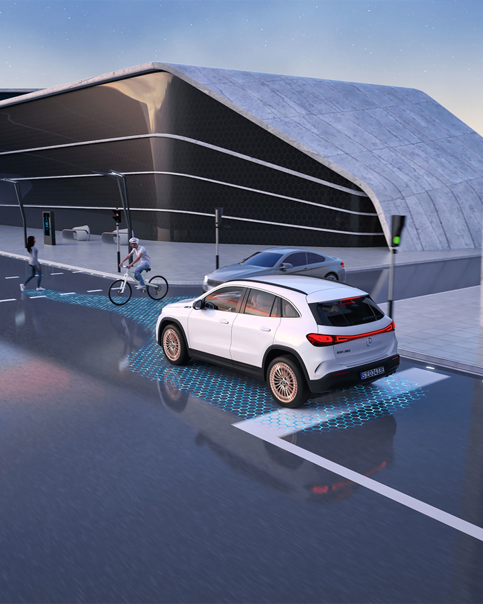 Trasera lateral del EQA con enfoque en su sistema de carga e innovación.