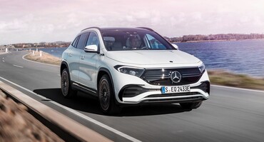 El Mercedes EQA en su hábitat natural, combinando elegancia y dinamismo. El Mercedes EQA en su hábitat natural, combinando elegancia y dinamismo.