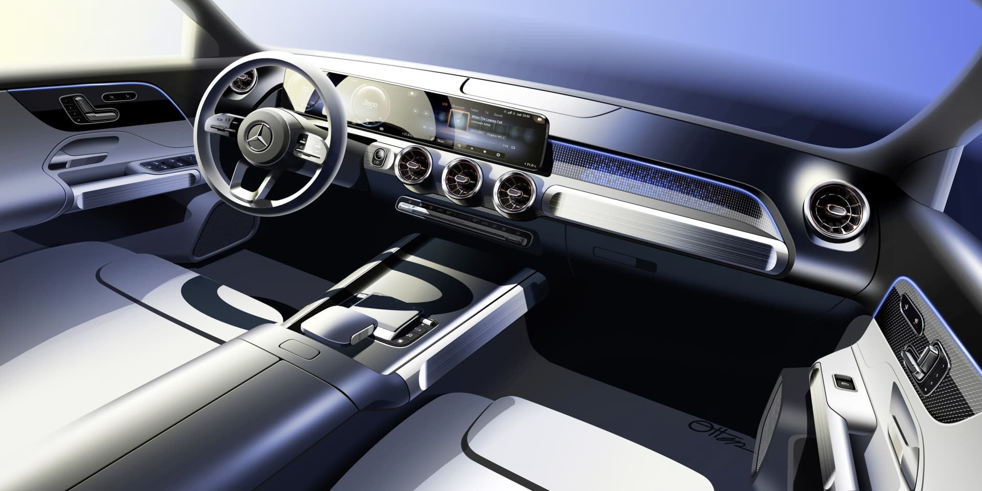 Cockpit del EQB con un diseño interior moderno y tecnológico enfocado en el conductor.