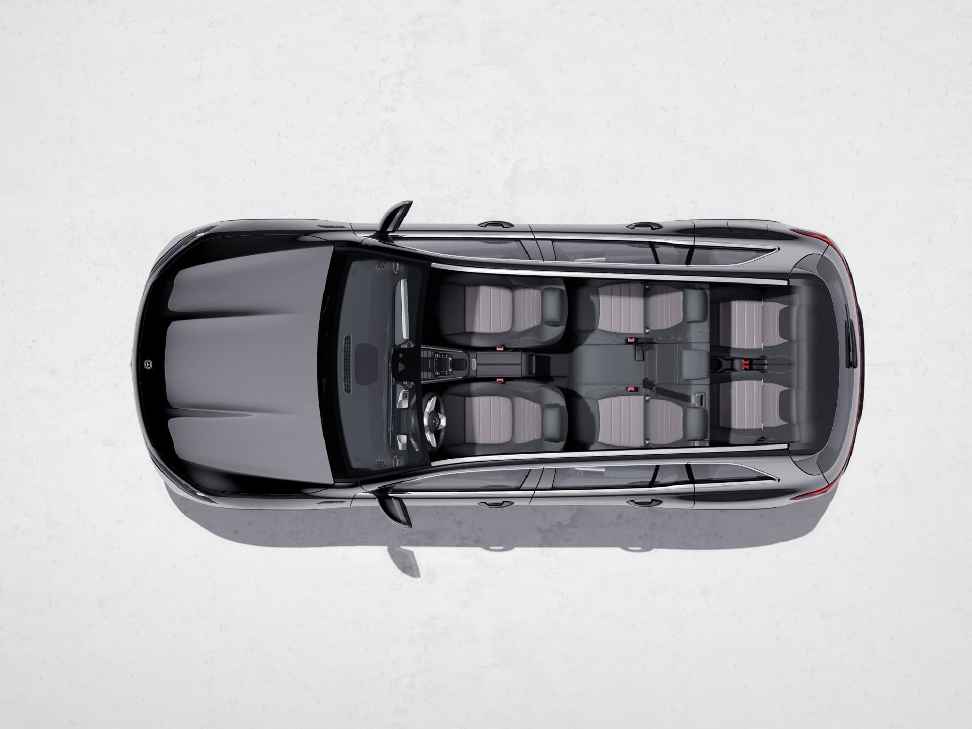 Fotografía desde lo alto que resalta la distribución equilibrada y armónica del Mercedes EQB.