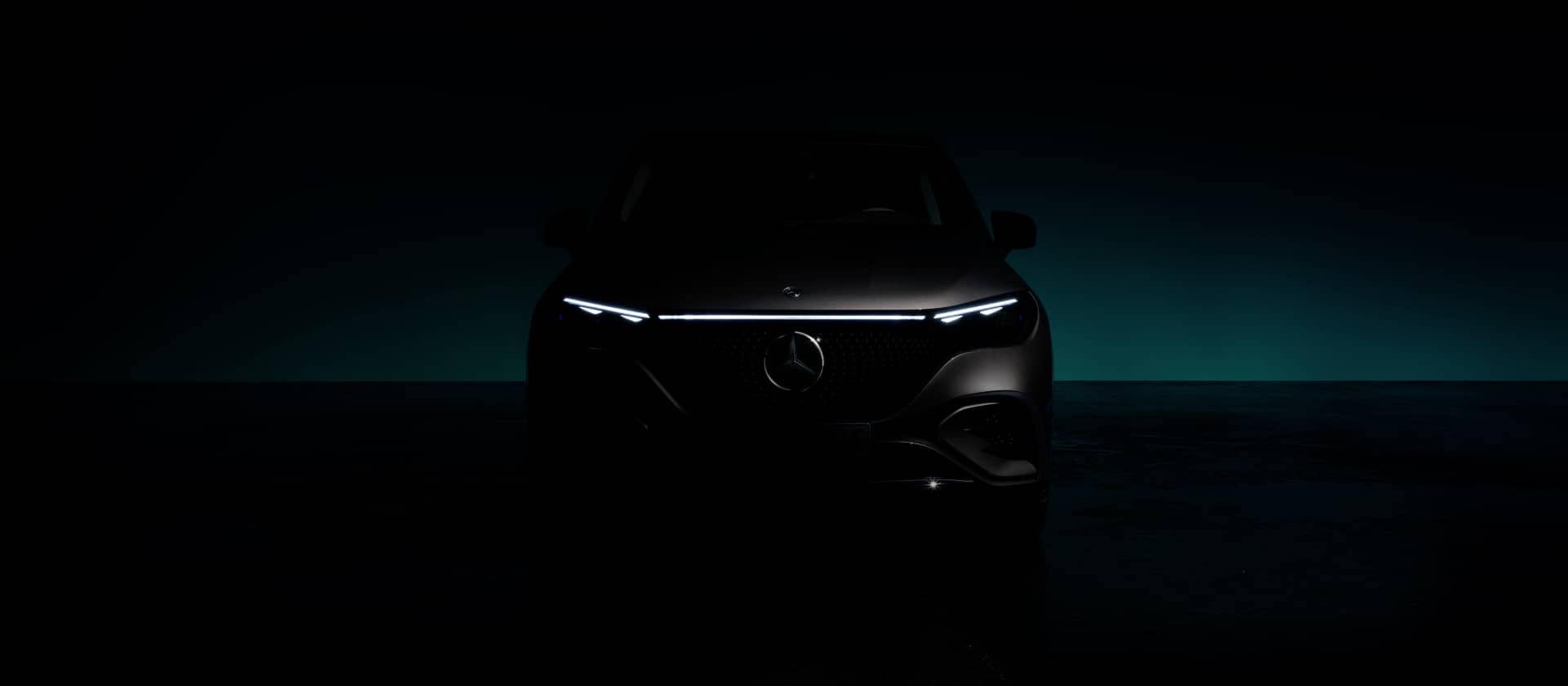 Vista lateral que muestra el dinamismo y la elegancia del diseño del EQE SUV.