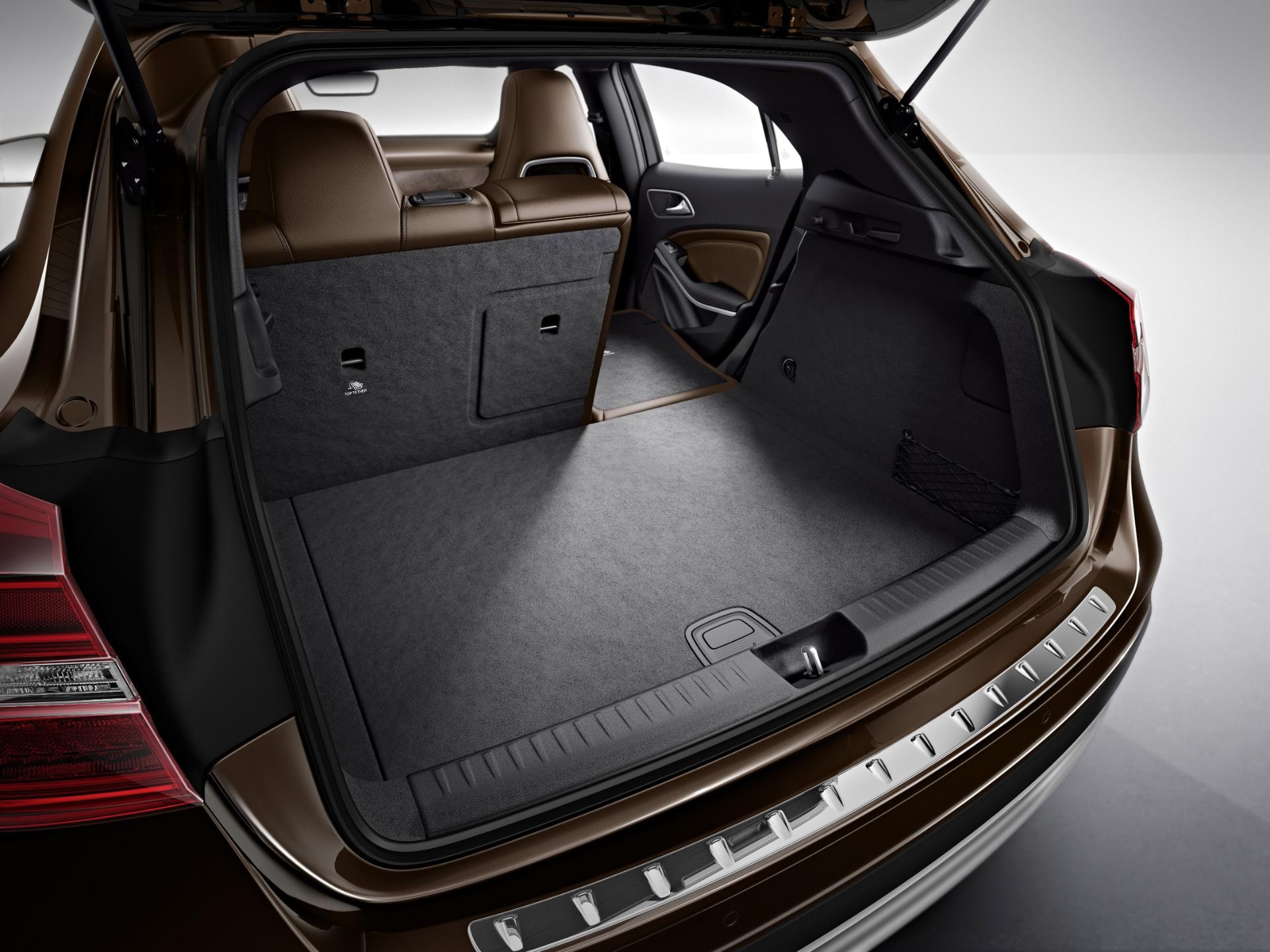 Amplio compartimento de carga, destacando su funcionalidad y diseño.