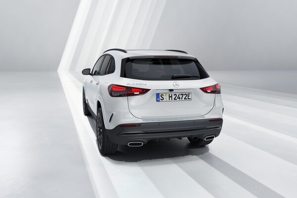 Perspectiva trasera que resalta el diseño y proporciones. Perspectiva trasera que resalta el diseño y proporciones.