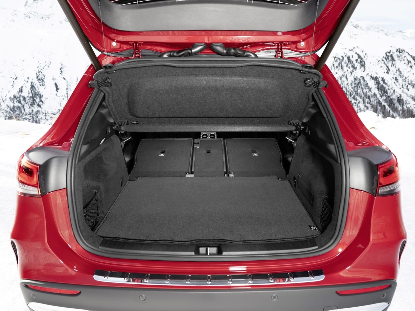 Vista del maletero con configuración ajustable de carga.