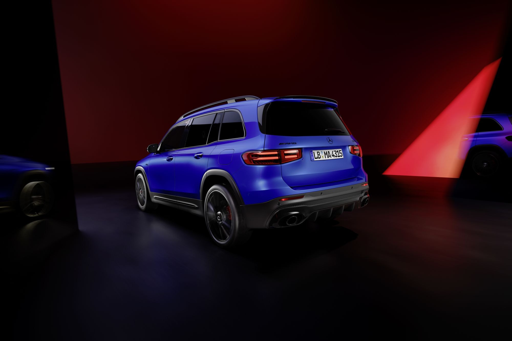 Perfil lateral del Mercedes GLB que destaca su elegancia y diseño SUV.