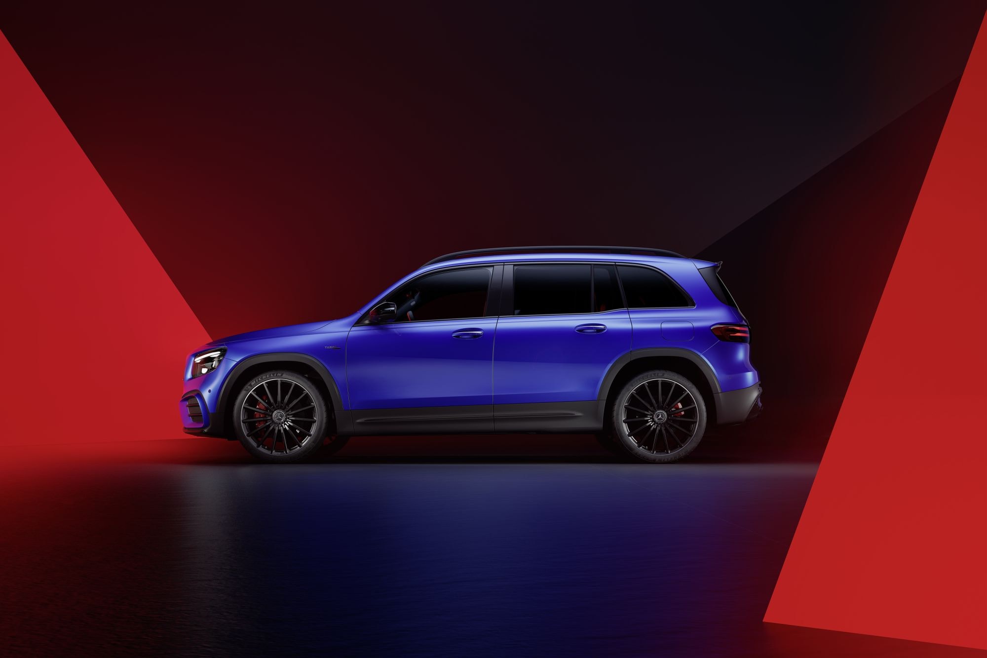 Vista superior del Mercedes GLB resaltando su diseño aerodinámico.