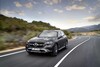 Diseño avanzado del Mercedes GLC Híbrido en carretera, mostrando su frontal. Diseño avanzado del Mercedes GLC Híbrido en carretera, mostrando su frontal.