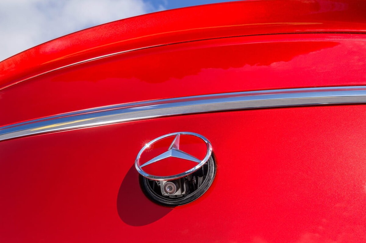 Emblema de Mercedes prominente en el cuerpo del GLE Coupé. Emblema de Mercedes prominente en el cuerpo del GLE Coupé.