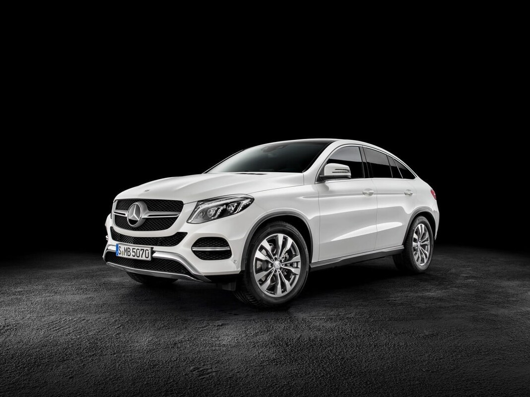 Mercedes GLE Coupé en una toma nocturna resaltando su frontal. Mercedes GLE Coupé en una toma nocturna resaltando su frontal.