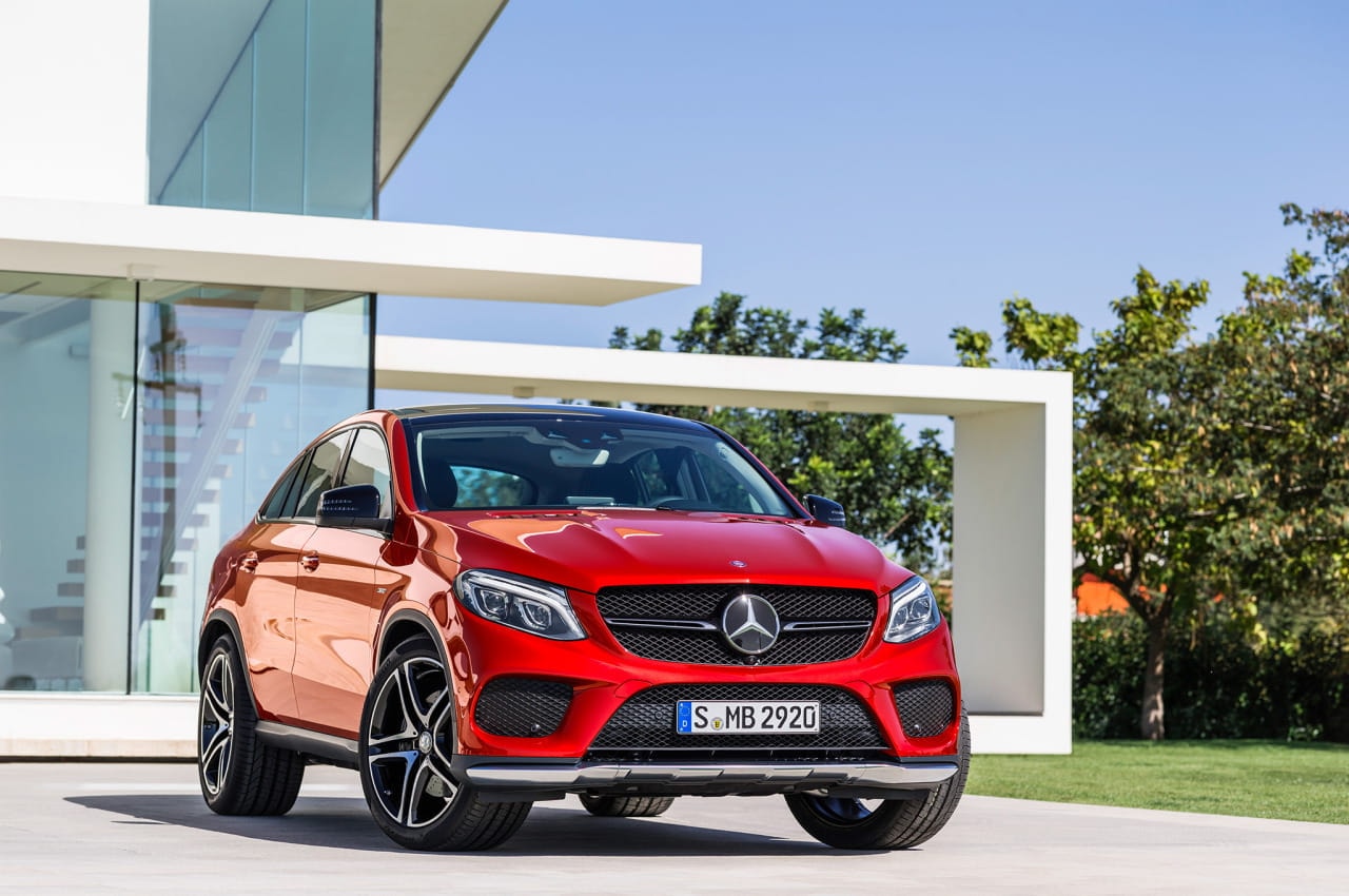 Mercedes GLE Coupé posando con diseño frontal y lateral.
