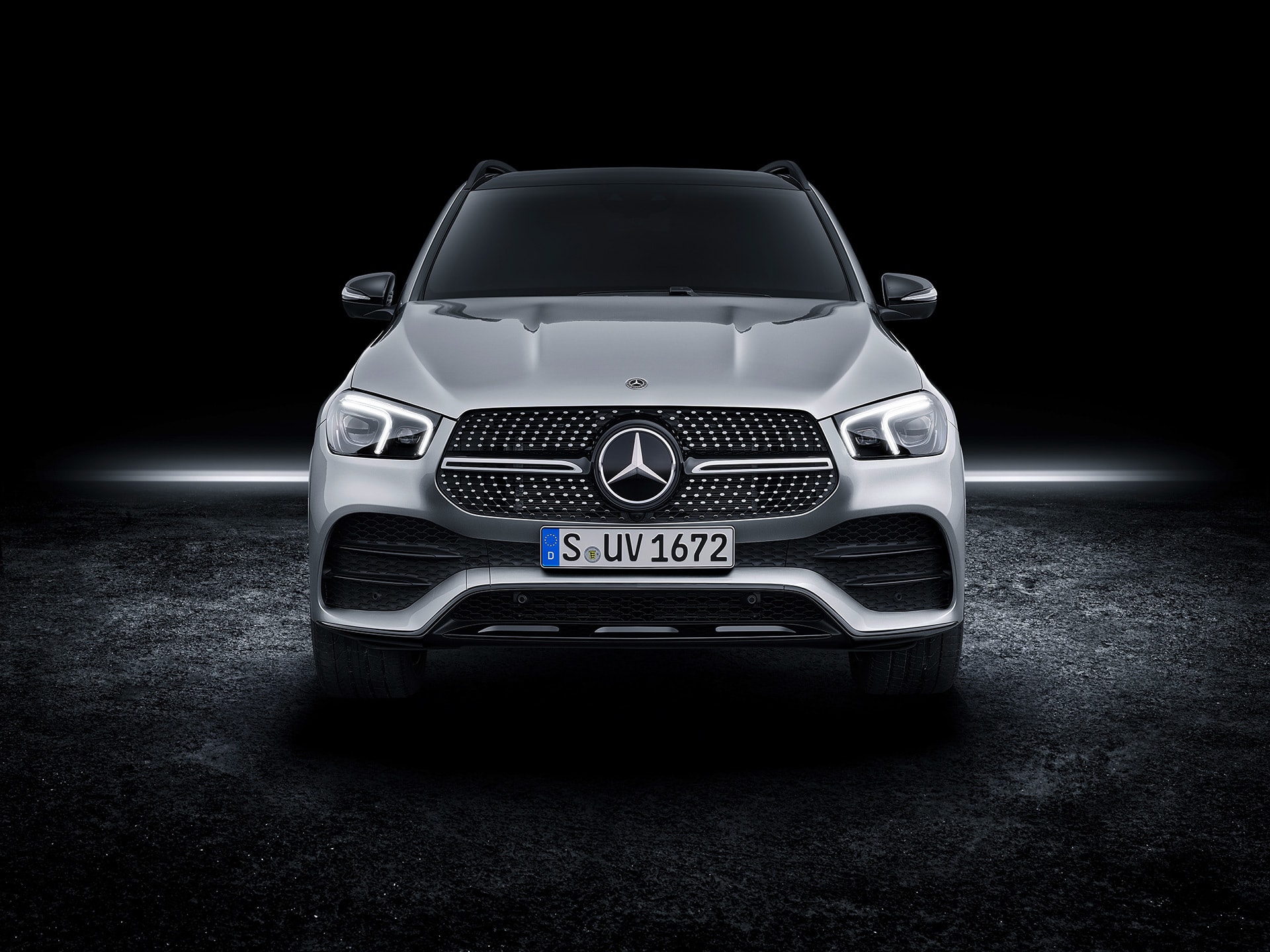 Frontal del Mercedes GLE con su imponente parrilla y faros LED de alta performance.