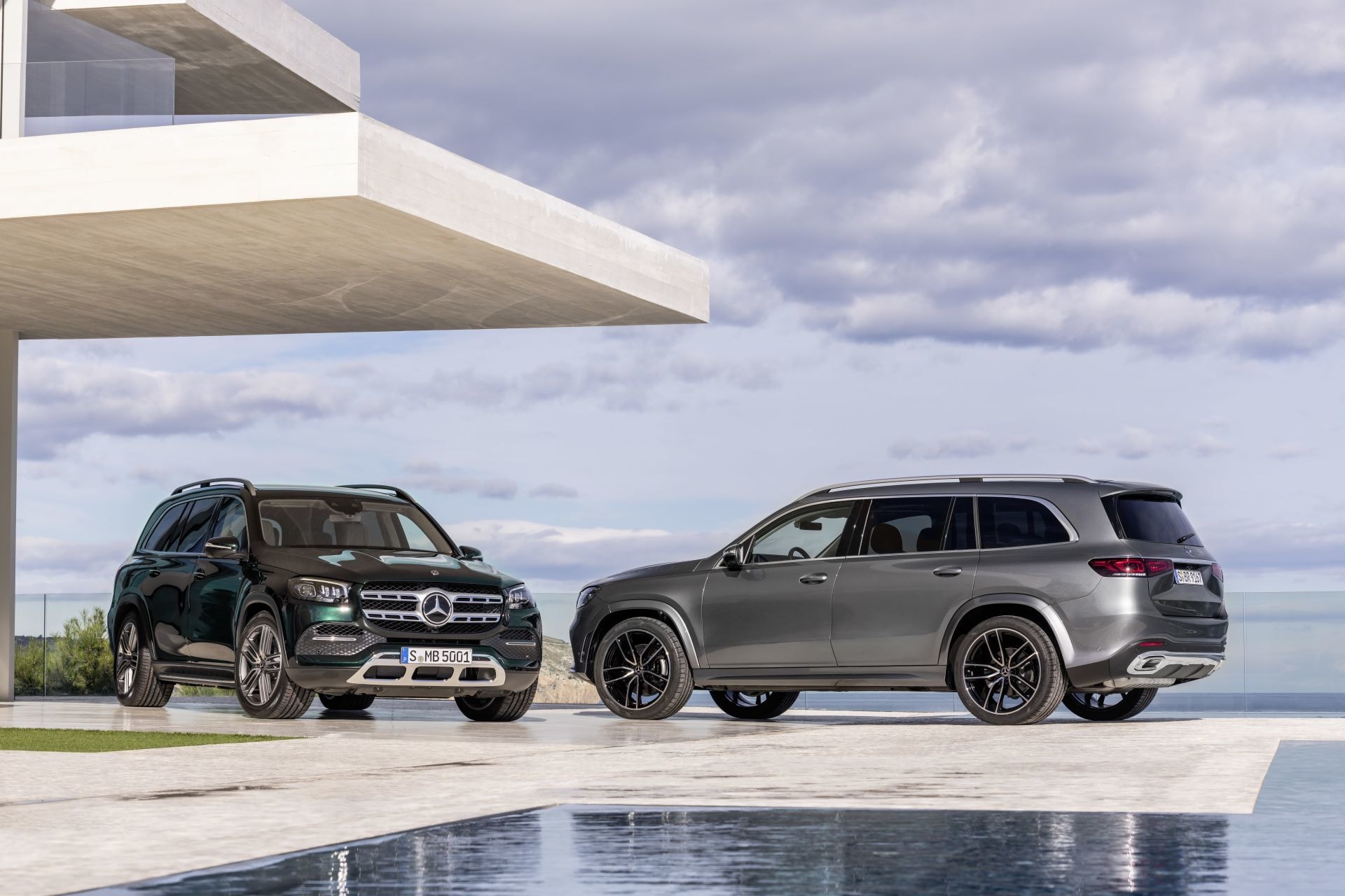 Imagen de dos Mercedes GLS mostrando elegancia y robustez.