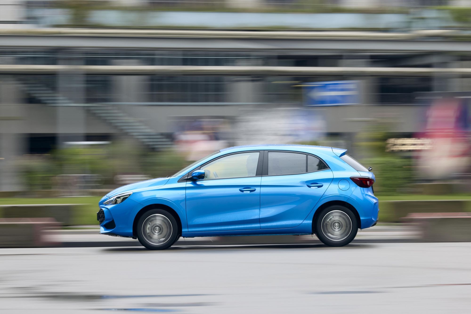 Perspectiva lateral del MG 3 híbrido, ideal para apreciar sus líneas.