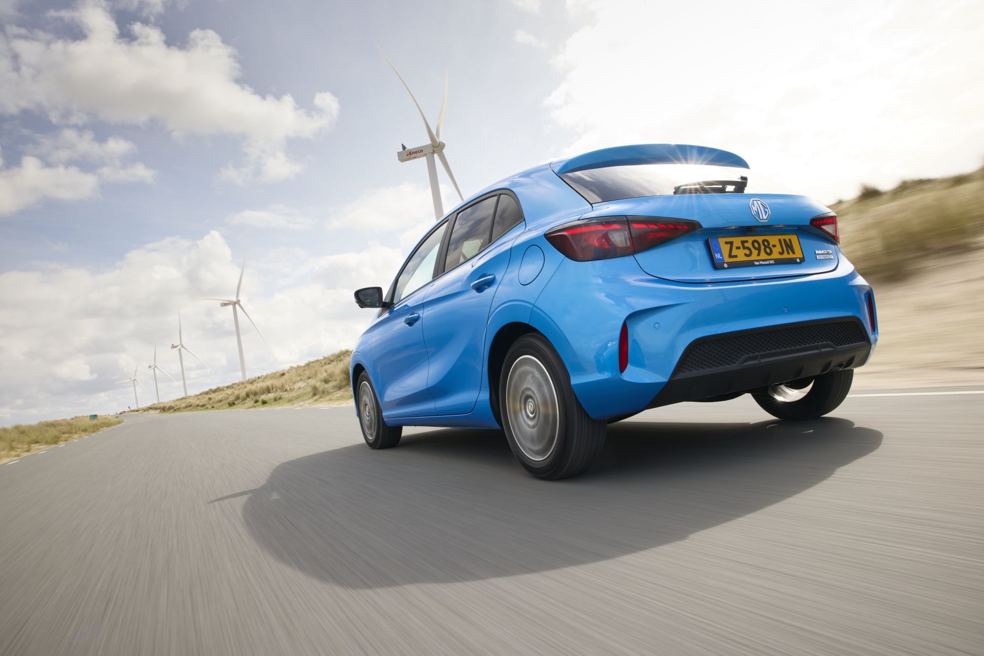 Asientos delanteros ergonómicos, ideales para viajes largos.