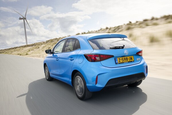 Vista trasera del MG 3 híbrido, combina estilo y funcionalidad. Vista trasera del MG 3 híbrido, combina estilo y funcionalidad.