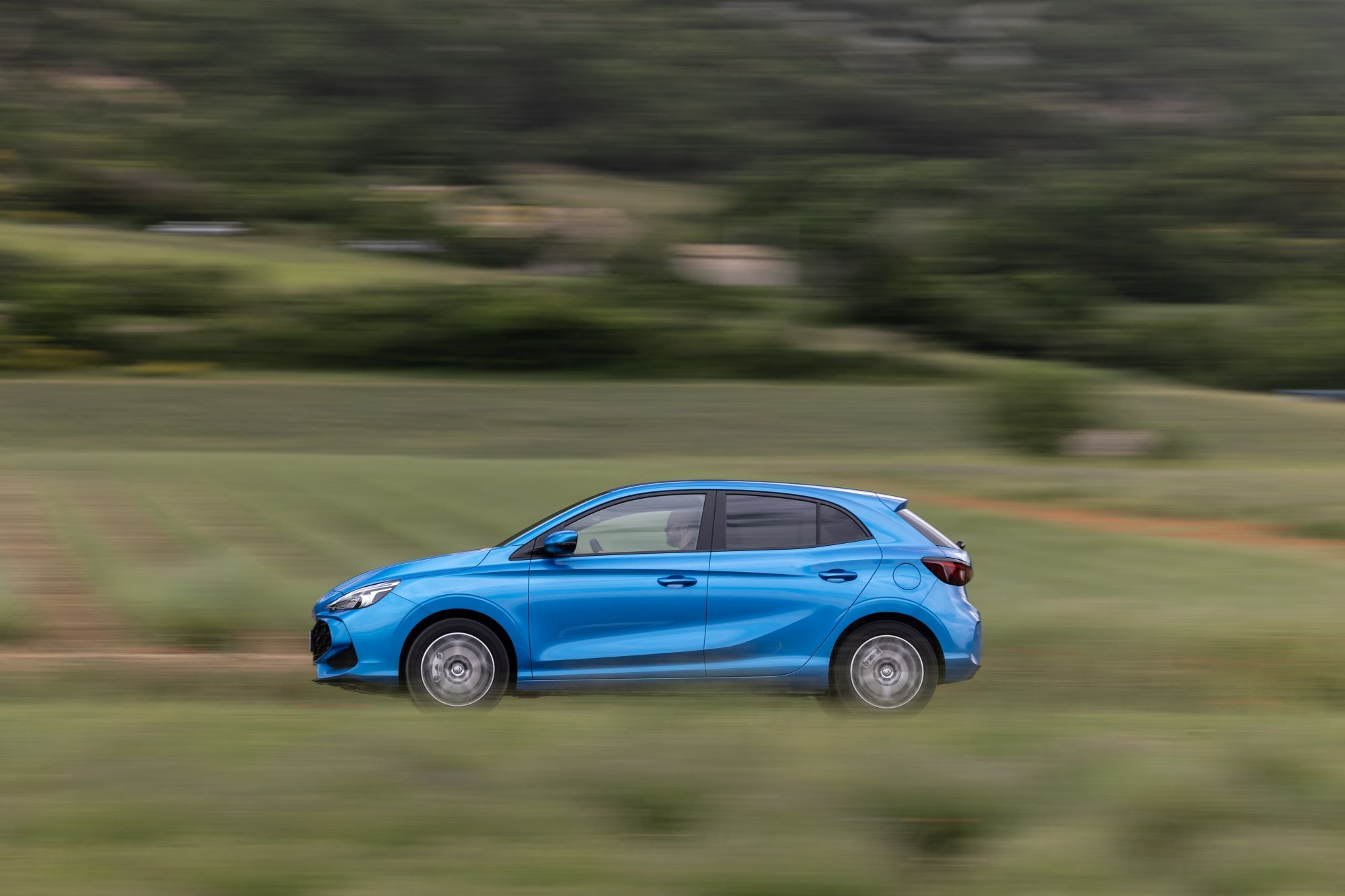 El MG 3 en una curva, mostrando su estabilidad y agilidad.
