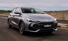 Vista lateral del MG 3, muestra su diseño moderno y aerodinámico. Vista lateral del MG 3, muestra su diseño moderno y aerodinámico.
