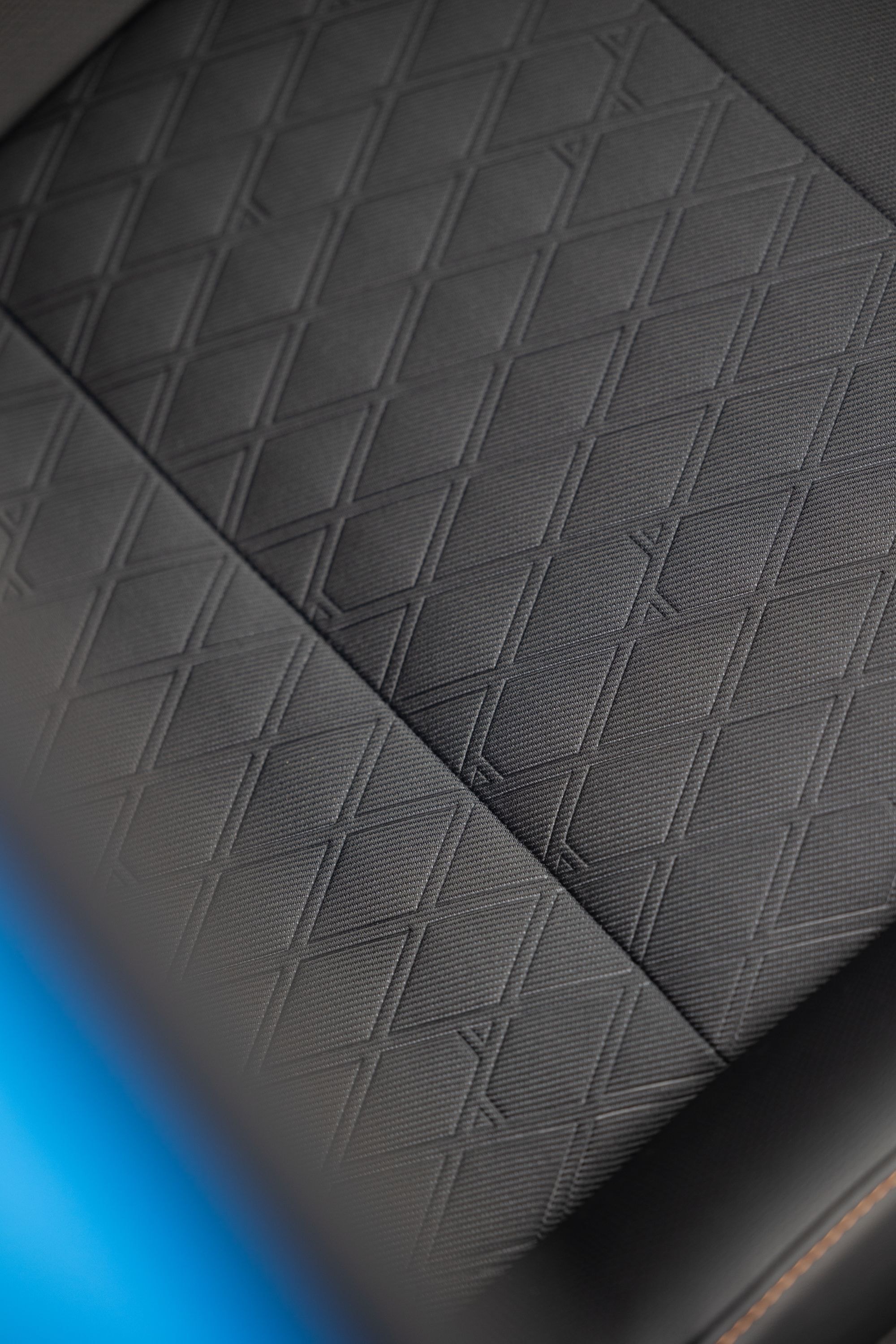 Tablero del MG 3 con interfaz intuitiva y pantalla digital, reflejando tecnología avanzada.