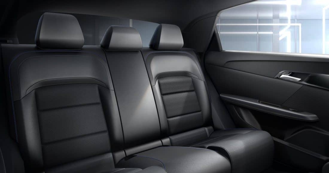 Asientos traseros del MG 4, enfocando en confort y diseño.