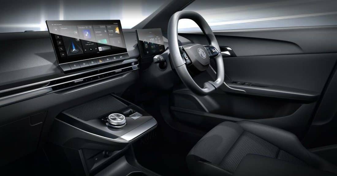 Cabina del MG 4 destacando su panel de instrumentos digital y diseño minimalista.