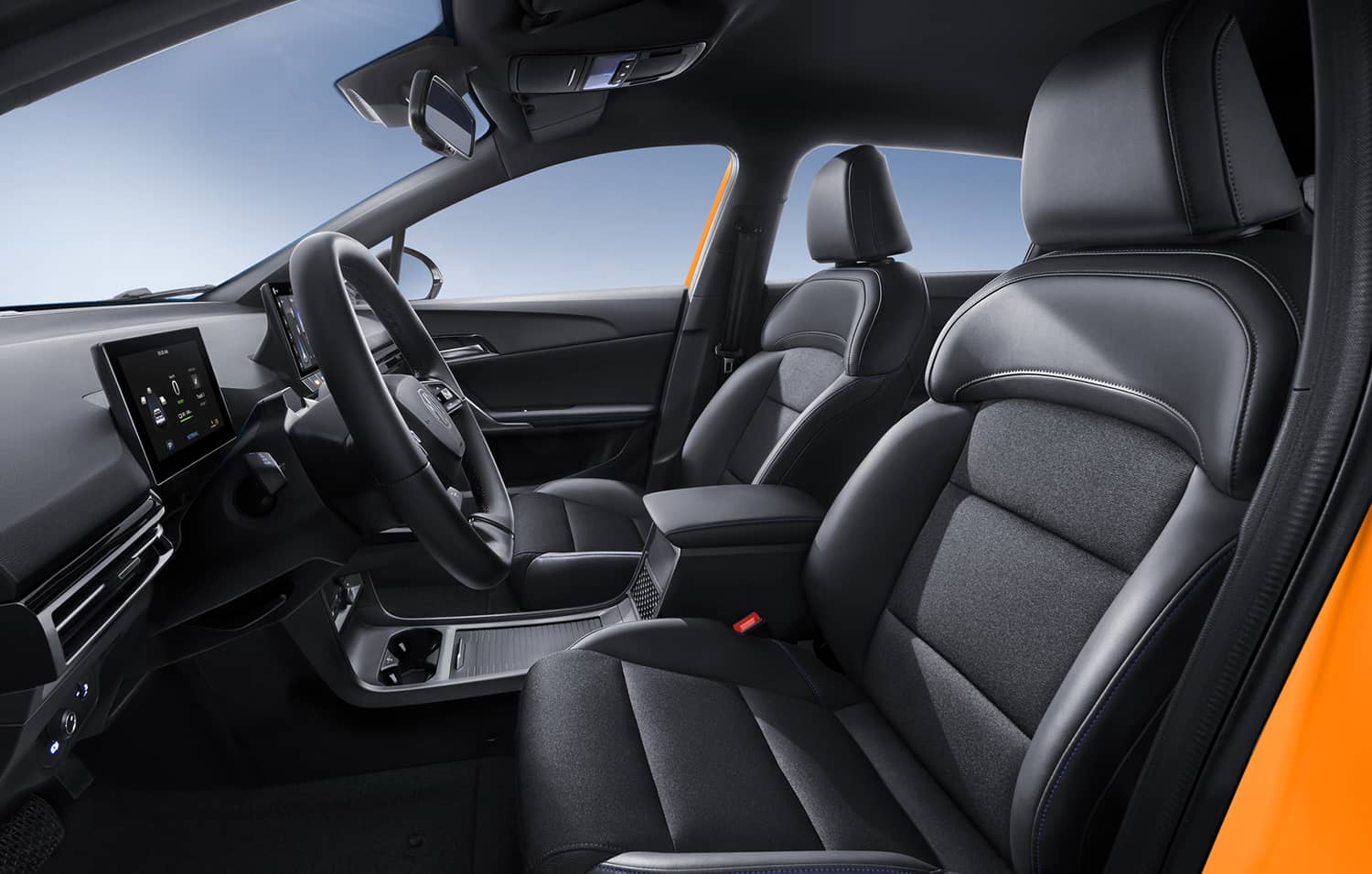 Vista interior del MG 4 con asientos de cuero negro.