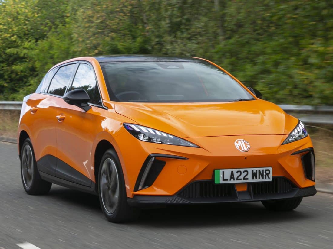 Ángulo que muestra la combinación de líneas laterales y frontales.