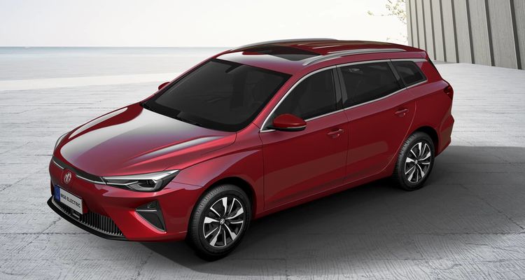 Vista en ángulo del MG 5 eléctrico con enfoque en el techo y la parte delantera. Vista en ángulo del MG 5 eléctrico con enfoque en el techo y la parte delantera.