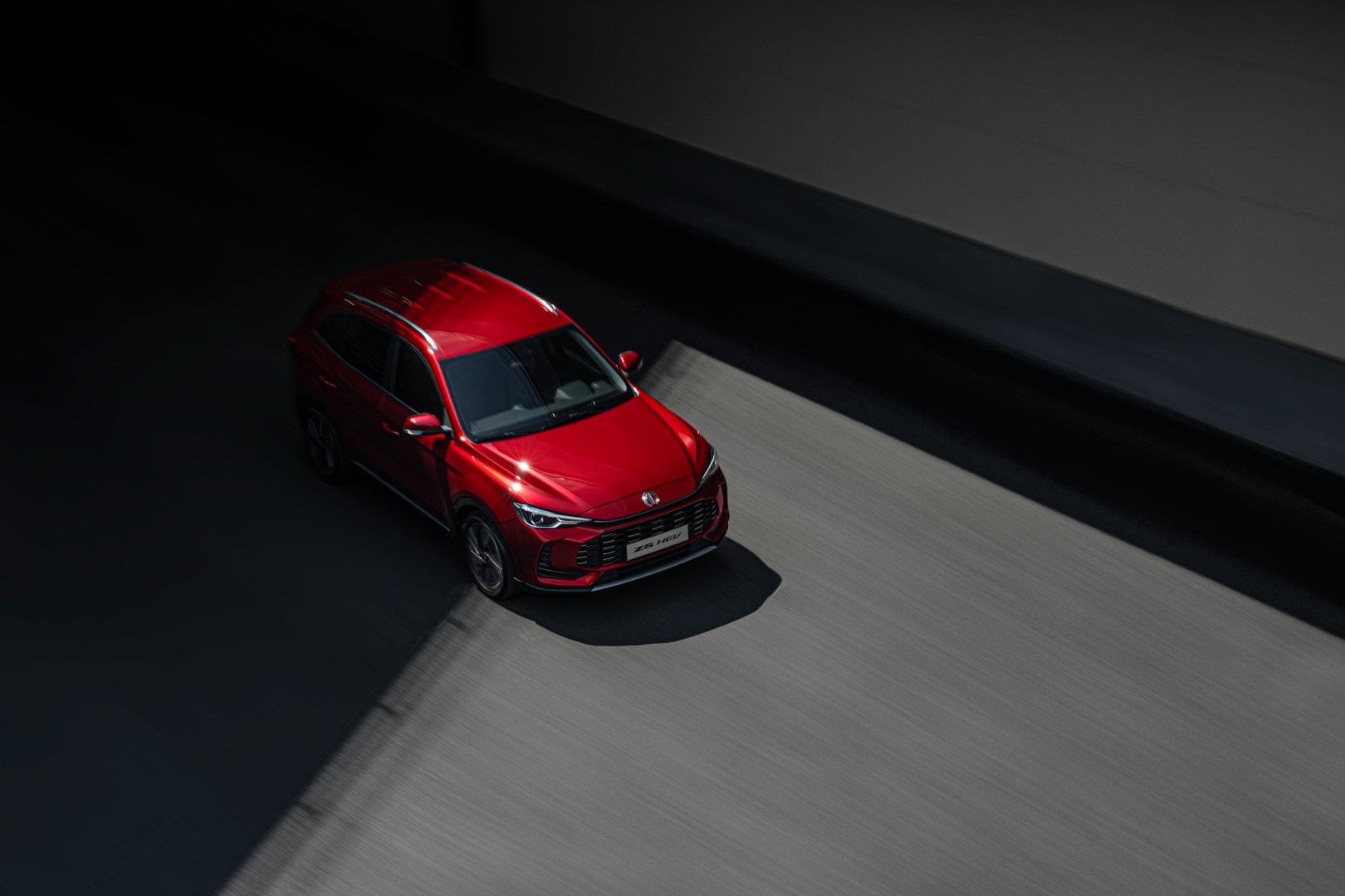 Vista de los cómodos asientos delanteros, ideales para viajes largos.