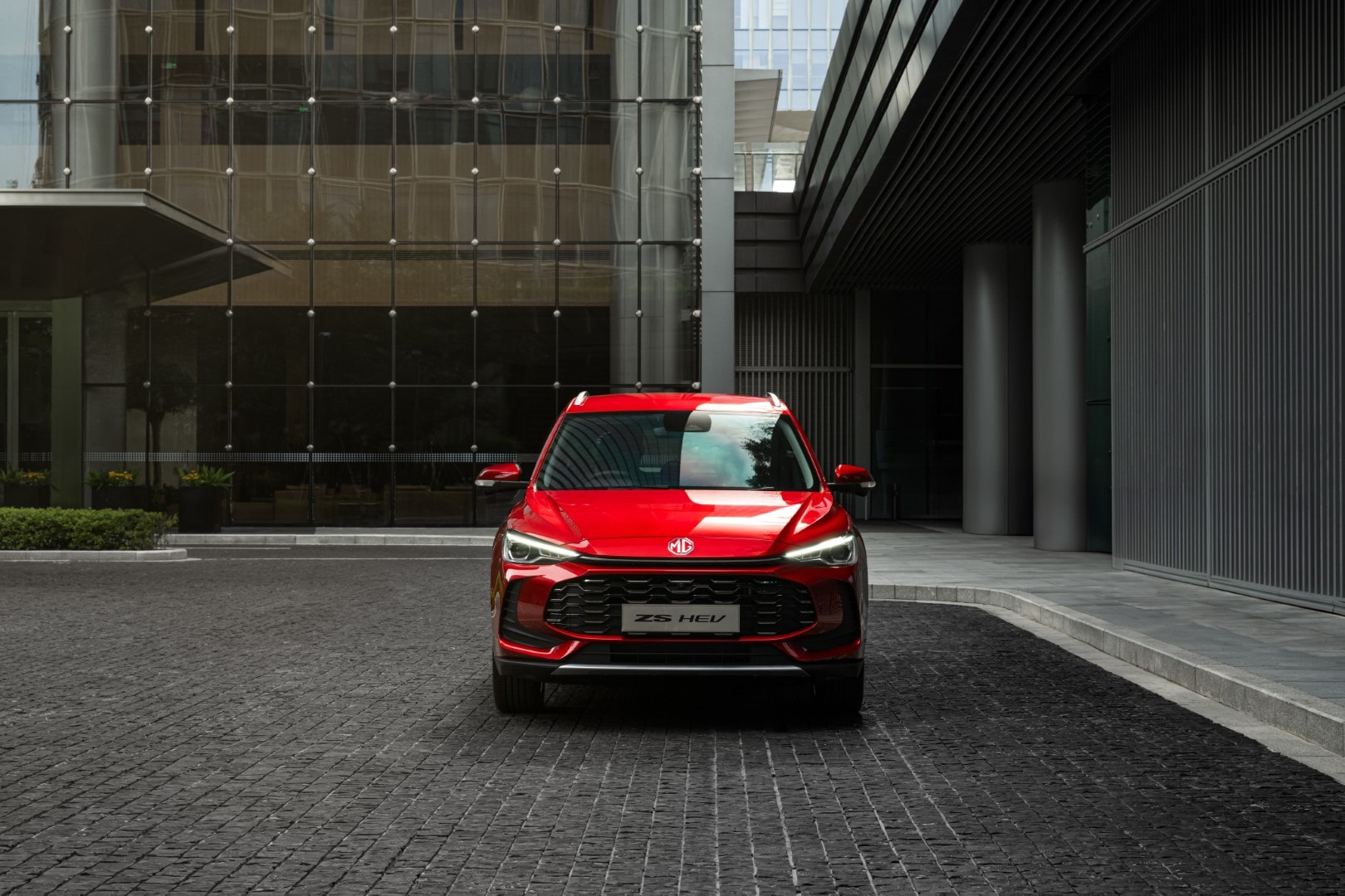 Tablero de instrumentos moderno, con gráficos claros y conectividad avanzada.