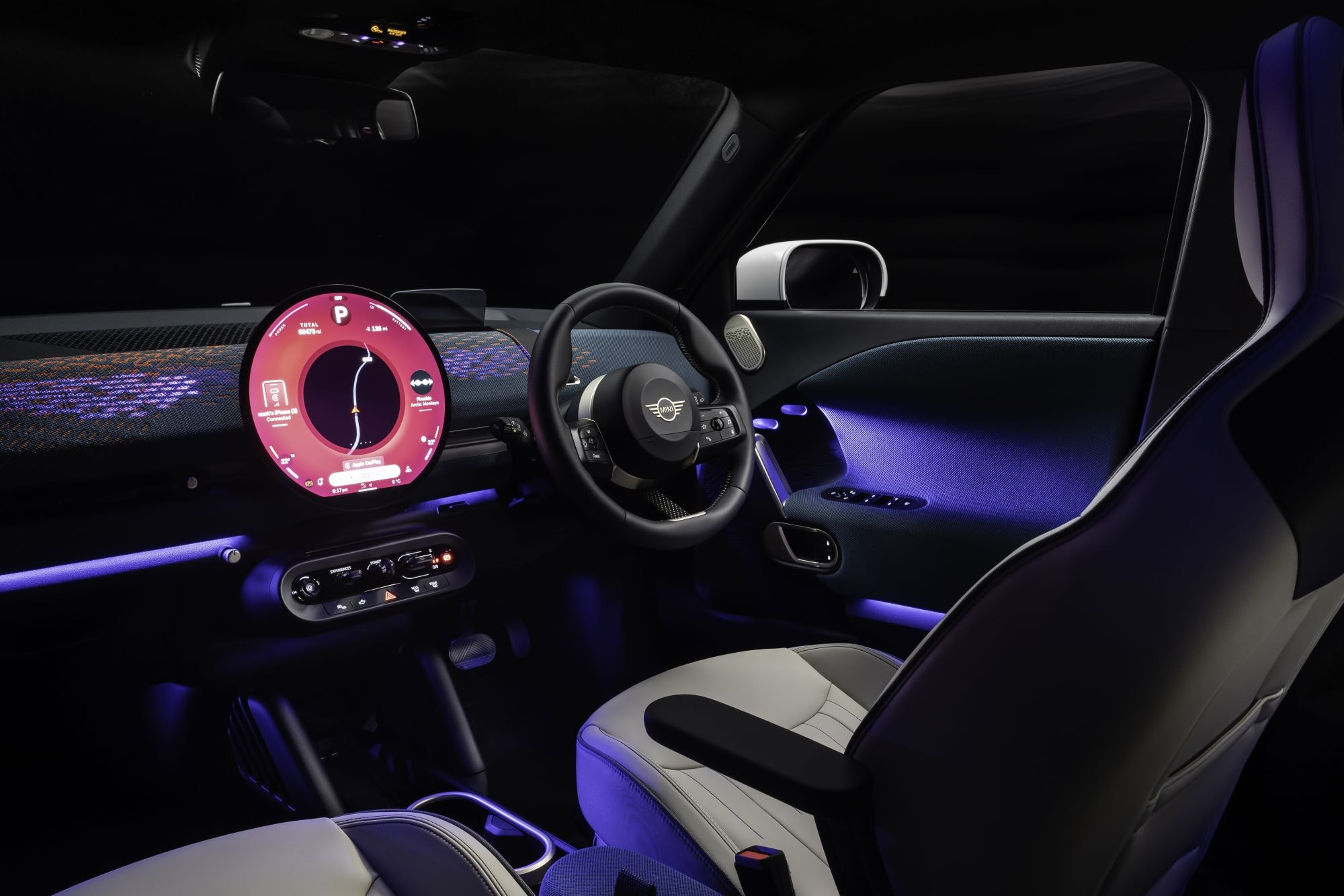 Vista trasera del MINI Aceman, resaltando su diseño audaz y moderno.