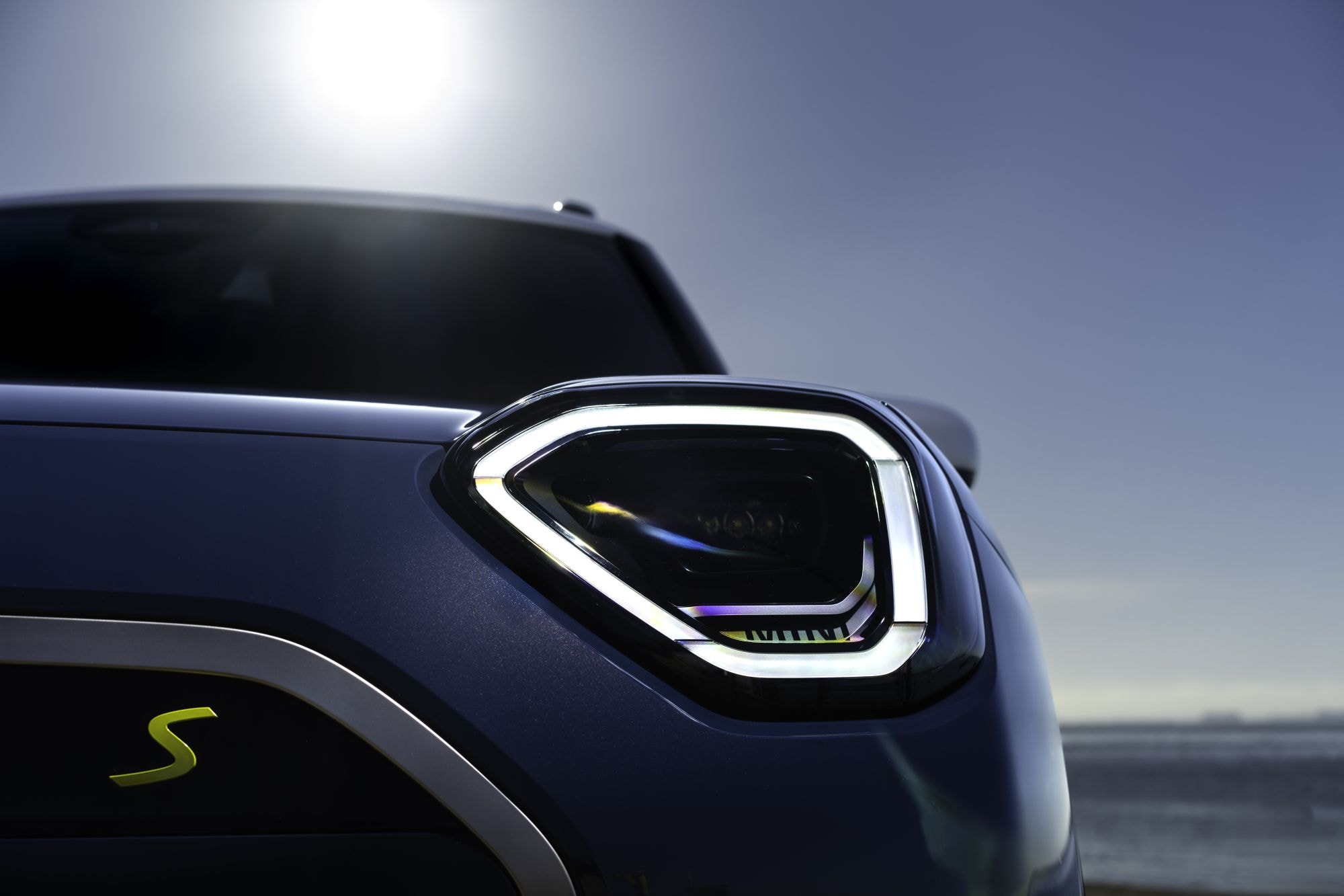 Detalle del acabado interior del MINI Aceman, resaltando su tecnología.