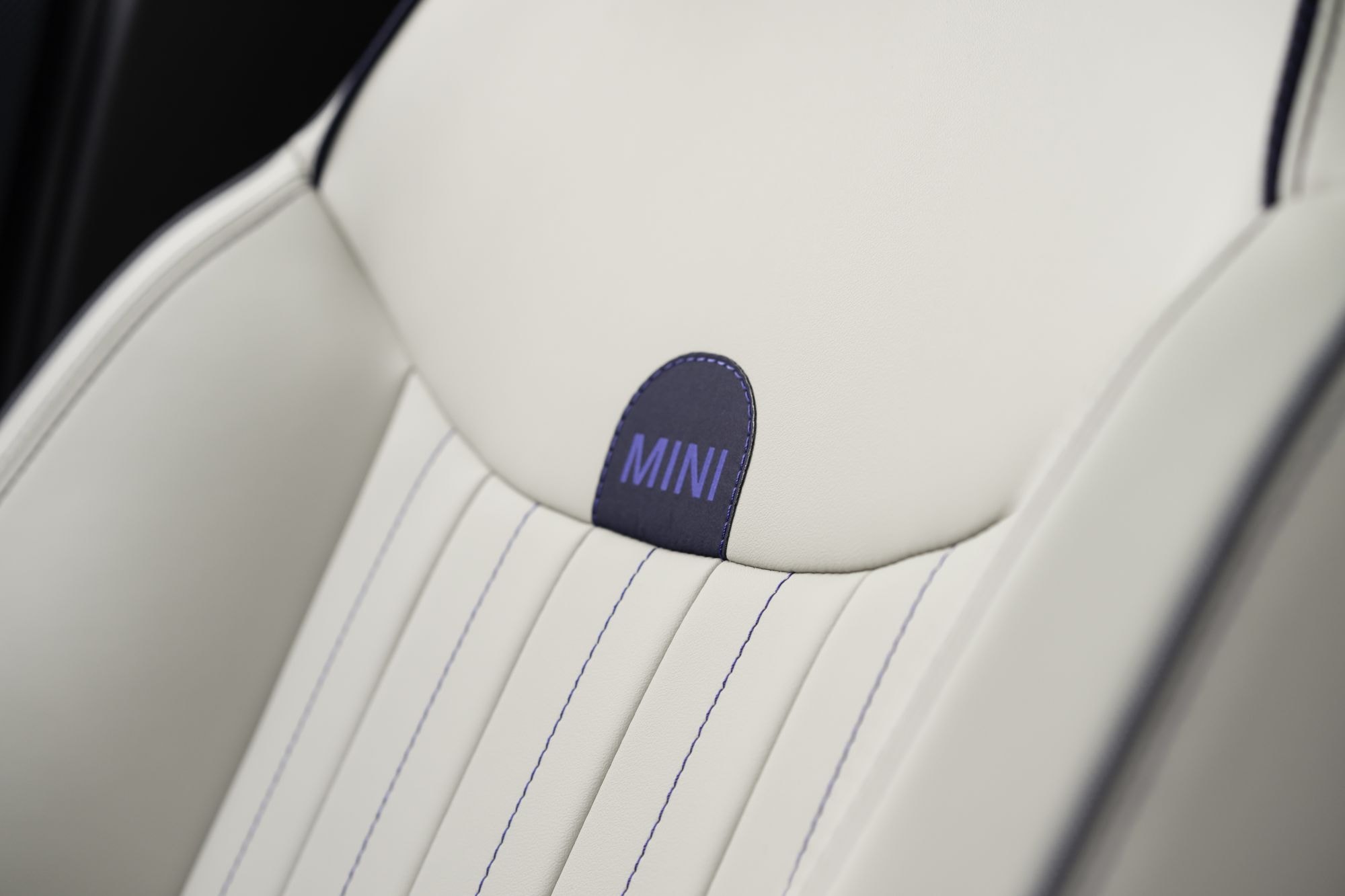 Detalle del guardabarros del MINI Aceman, mostrando su robustez y estilo.