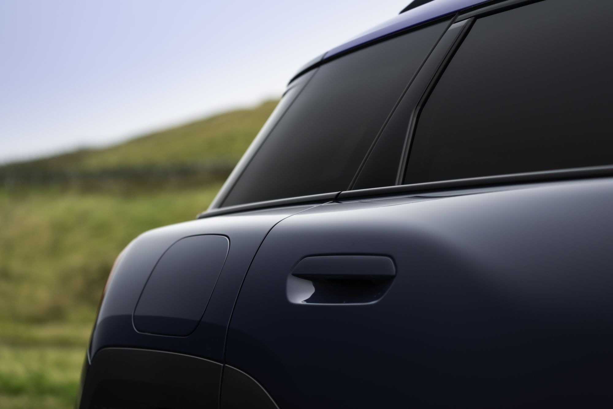 Vista trasera del MINI Aceman S, resaltando su diseño moderno.