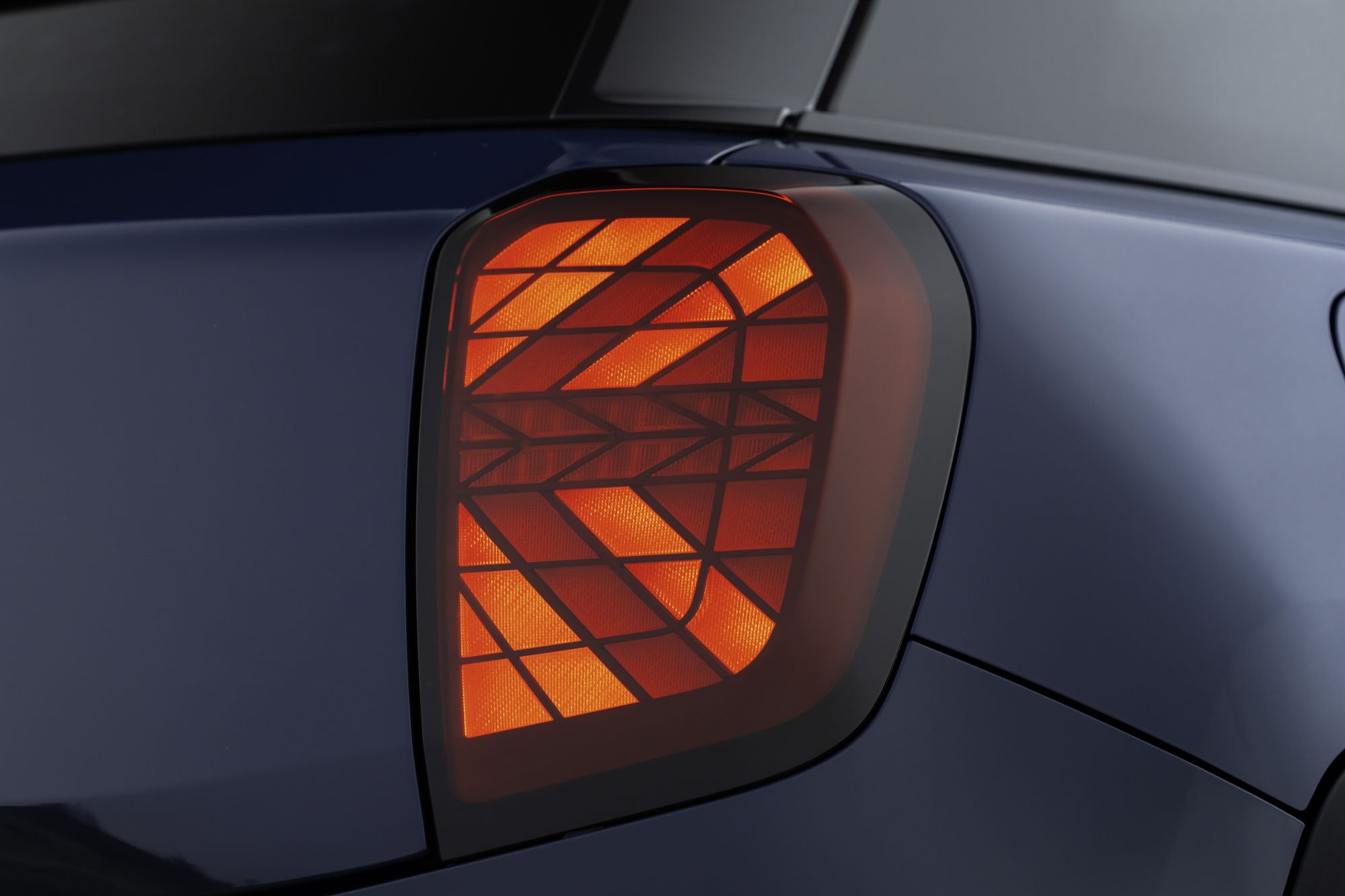 Detalle del logo del MINI Aceman S, destacando la deportividad y elegancia.