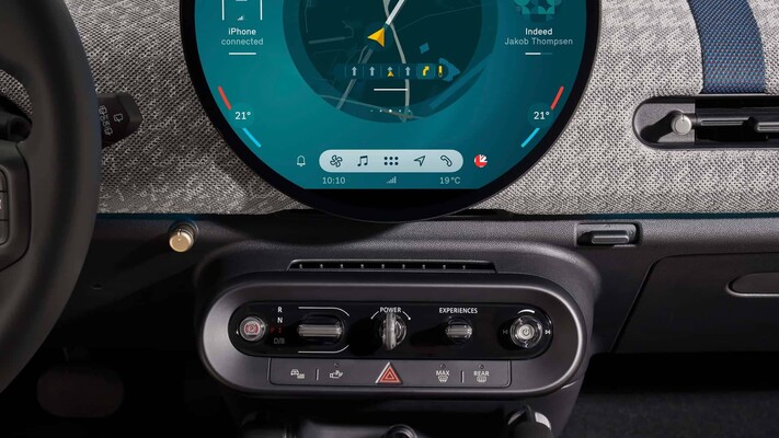 Detalle de la instrumentación digital del MINI Cooper SE eléctrico. Detalle de la instrumentación digital del MINI Cooper SE eléctrico.